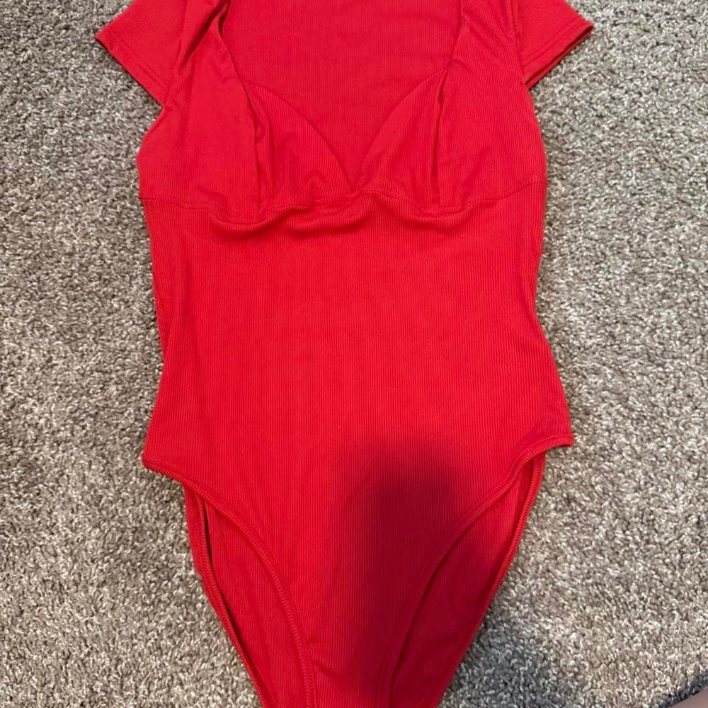 Red Ribbed Short Sleeve Surplice V-Neck Bodysuit Size L